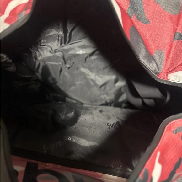 Supreme Duffle Bag Red Camo - Picture 3 of 4